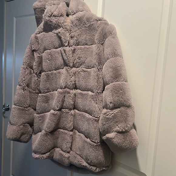 BCBG MaxAzira Faux Fur Coat - Picture 1 of 5